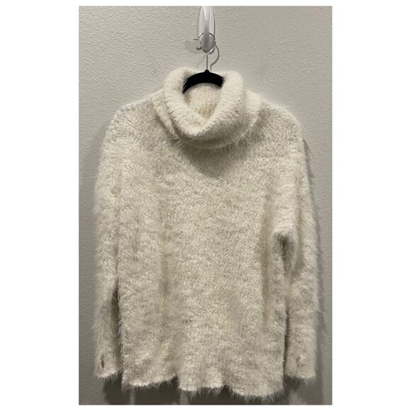 OFFLINE AERIE White Fuzzy Eyelash Turtleneck Pullover Sweater - Picture 1 of 5